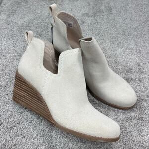 NWOT TOMS Beige Women's Kallie Wedge Suede Booties size 9